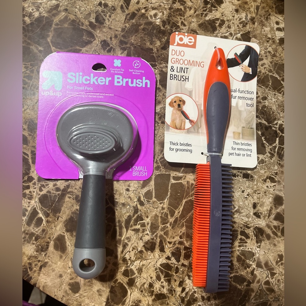 2 BRAND NEW PET DOG CAT BRUSHES SLICKER AND RUBBER 2 in 1 CLOTHES LINT BRUSH